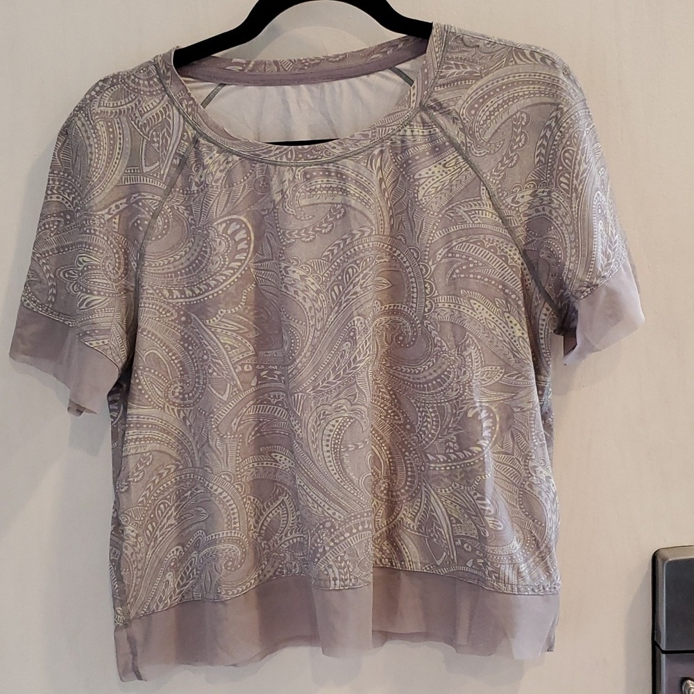 Lululemon Gray Paisley Stripe in Stride Short Sleeve Crop Top - Picture 3 of 6